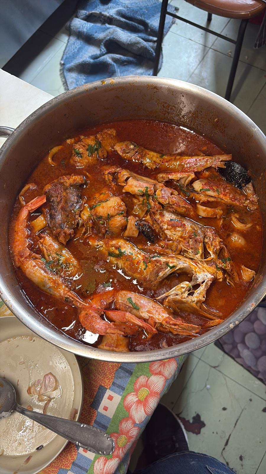 Zuppa di pesce con gamberi e scorfano